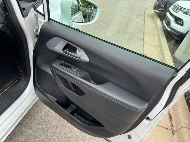 SEMINUEVOS CHRYSLER Pacifica a Estados en autogozo