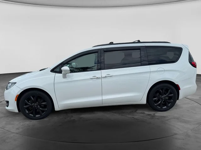 SEMINUEVOS CHRYSLER Pacifica a Estados en autogozo