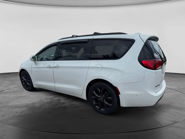 SEMINUEVOS CHRYSLER Pacifica a Estados en autogozo
