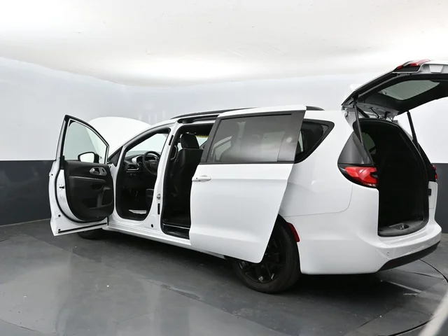 SEMINUEVOS CHRYSLER Pacifica a Estados en autogozo