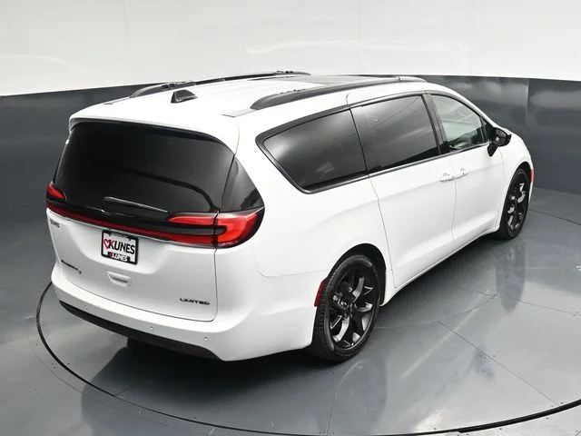 SEMINUEVOS CHRYSLER Pacifica a Estados en autogozo