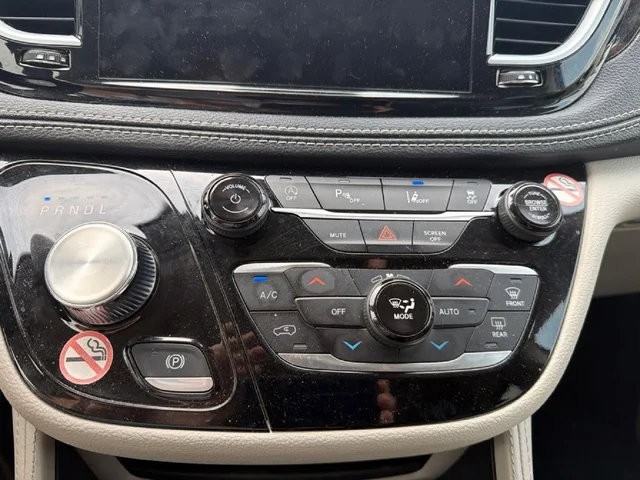 SEMINUEVOS CHRYSLER Pacifica a Estados en autogozo