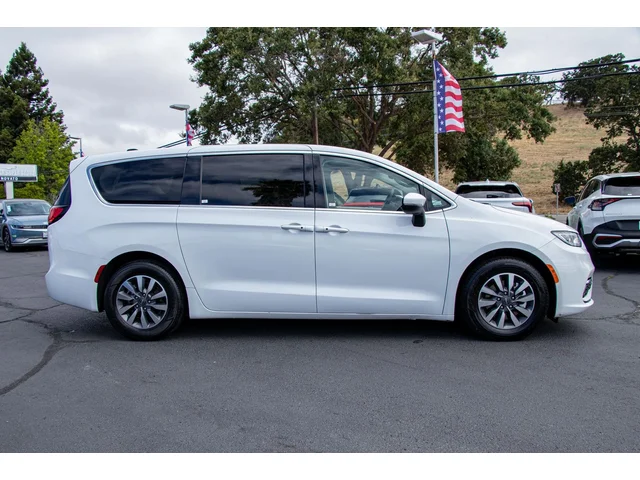 SEMINUEVOS CHRYSLER Pacifica Hybrid a Estados en autogozo