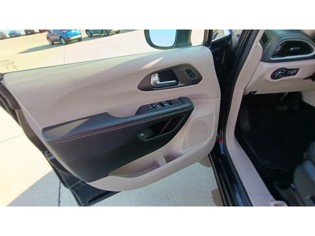 SEMINUEVOS CHRYSLER Pacifica Hybrid a Estados en autogozo