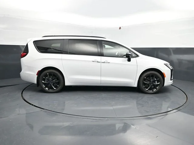 Nuevos CHRYSLER PACIFICA à Estados chez autogozo