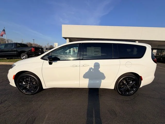 Nuevos CHRYSLER PACIFICA à Estados chez autogozo