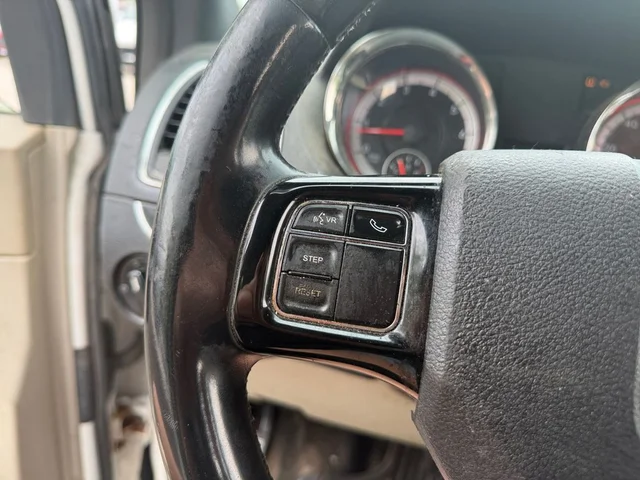 SEMINUEVOS DODGE Grand Caravan a Estados en autogozo