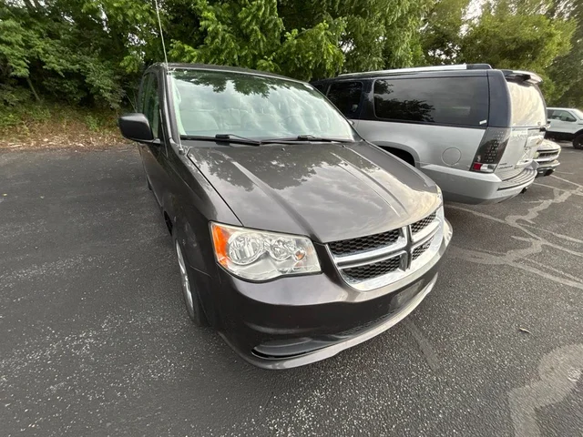 SEMINUEVOS DODGE Grand Caravan a Estados en autogozo