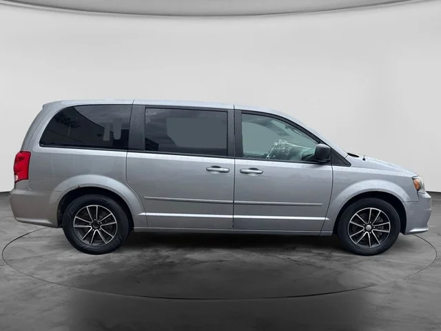 SEMINUEVOS DODGE Grand Caravan a Estados en autogozo