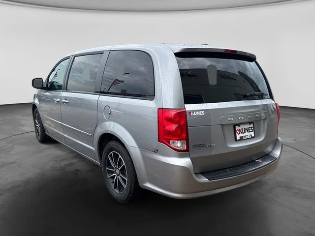 SEMINUEVOS DODGE Grand Caravan a Estados en autogozo