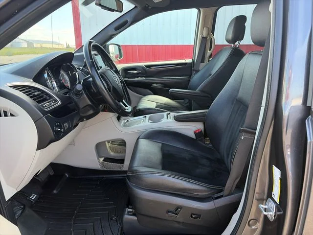 SEMINUEVOS DODGE Grand Caravan a Estados en autogozo