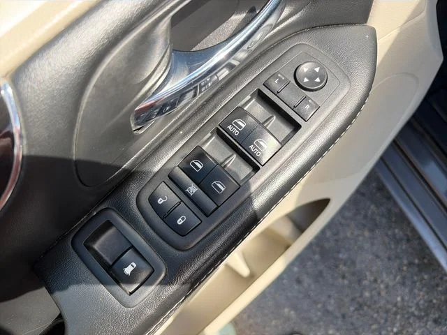 SEMINUEVOS DODGE Grand Caravan a Estados en autogozo