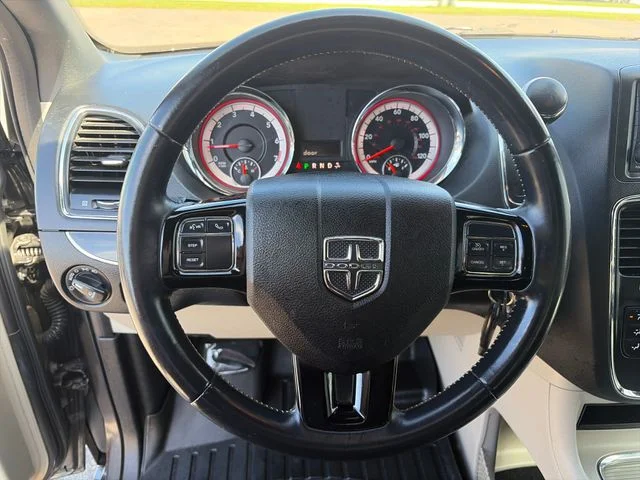SEMINUEVOS DODGE Grand Caravan a Estados en autogozo