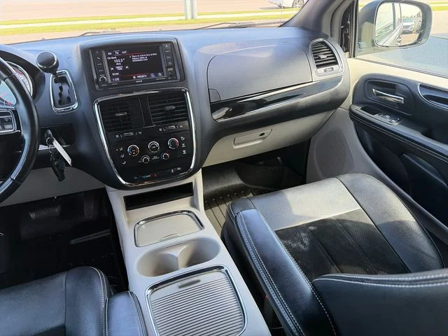 SEMINUEVOS DODGE Grand Caravan a Estados en autogozo