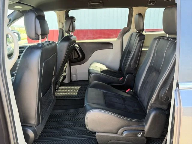 SEMINUEVOS DODGE Grand Caravan a Estados en autogozo