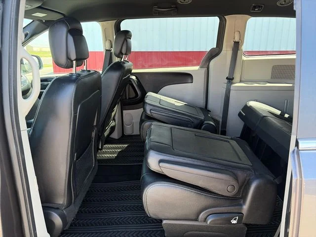 SEMINUEVOS DODGE Grand Caravan a Estados en autogozo