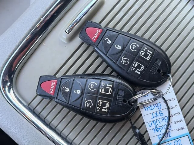 SEMINUEVOS DODGE Grand Caravan a Estados en autogozo