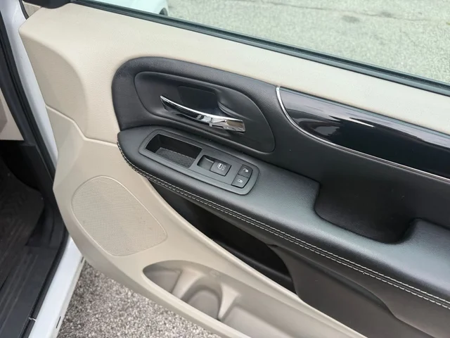 SEMINUEVOS DODGE Grand Caravan a Estados en autogozo