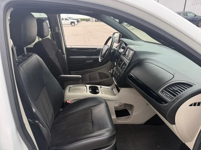 SEMINUEVOS DODGE Grand Caravan a Estados en autogozo