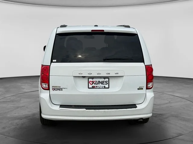 SEMINUEVOS DODGE Grand Caravan a Estados en autogozo