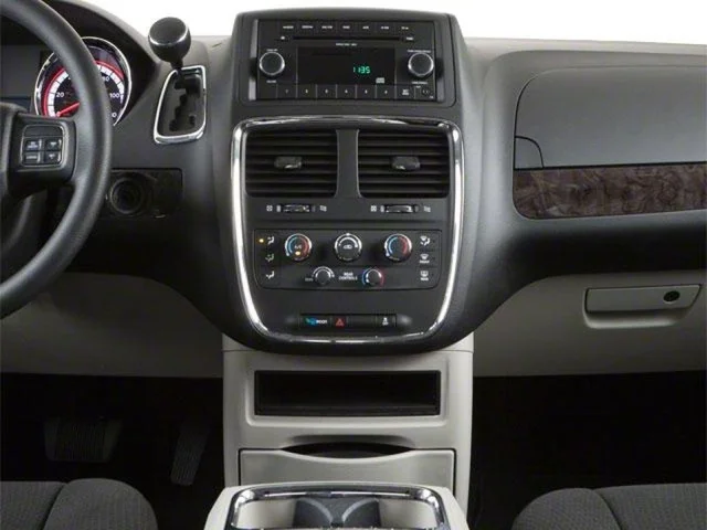 SEMINUEVOS DODGE Grand Caravan a Estados en autogozo