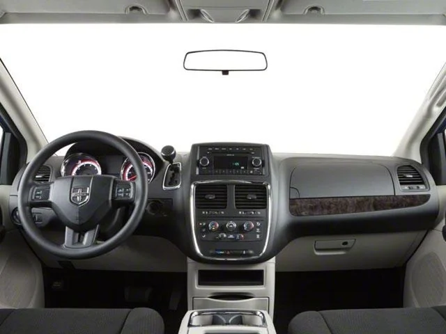 SEMINUEVOS DODGE Grand Caravan a Estados en autogozo