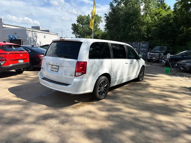 SEMINUEVOS DODGE Grand Caravan a Estados en autogozo