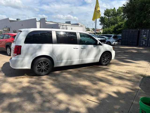 SEMINUEVOS DODGE Grand Caravan a Estados en autogozo