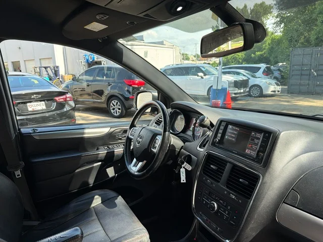 SEMINUEVOS DODGE Grand Caravan a Estados en autogozo
