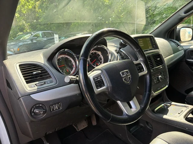 SEMINUEVOS DODGE Grand Caravan a Estados en autogozo