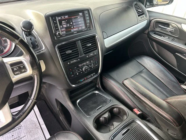 SEMINUEVOS DODGE Grand Caravan a Estados en autogozo