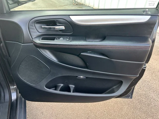 SEMINUEVOS DODGE Grand Caravan a Estados en autogozo