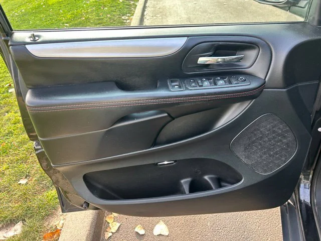 SEMINUEVOS DODGE Grand Caravan a Estados en autogozo