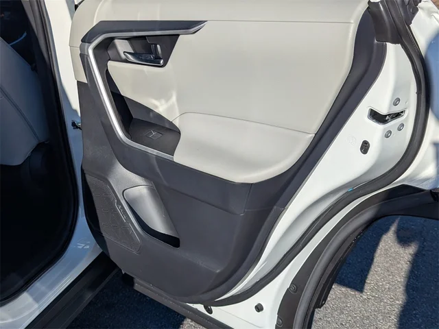 SEMINUEVOS TOYOTA RAV4 at Kennesaw, in Town Center Nissan