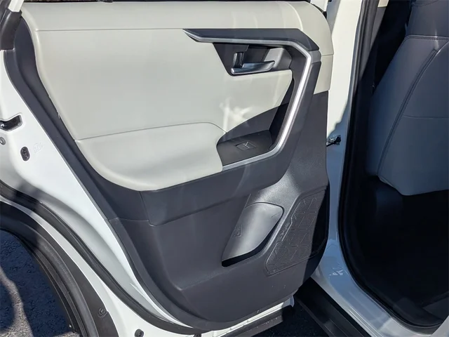 SEMINUEVOS TOYOTA RAV4 at Kennesaw, in Town Center Nissan