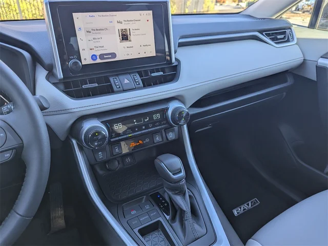 SEMINUEVOS TOYOTA RAV4 at Kennesaw, in Town Center Nissan