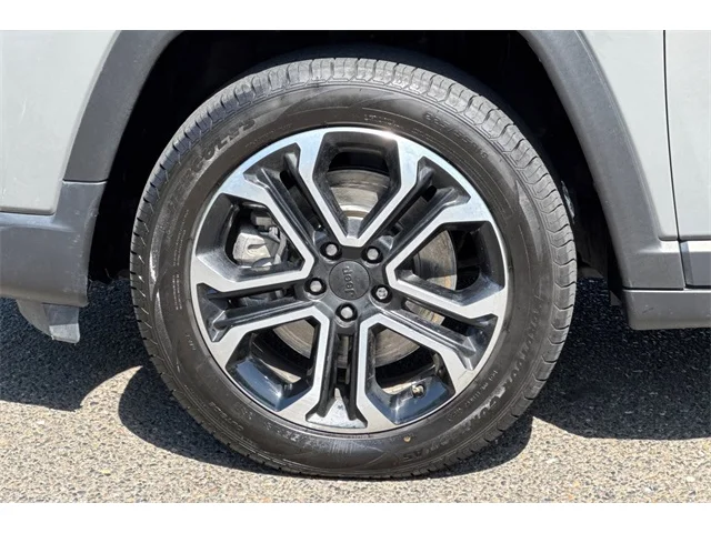 SEMINUEVOS JEEP Compass at ELK GROVE in Elk Grove Buick GMC