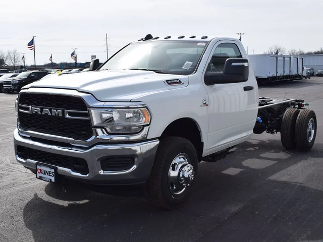 Nuevos RAM 3500 à Estados chez autogozo