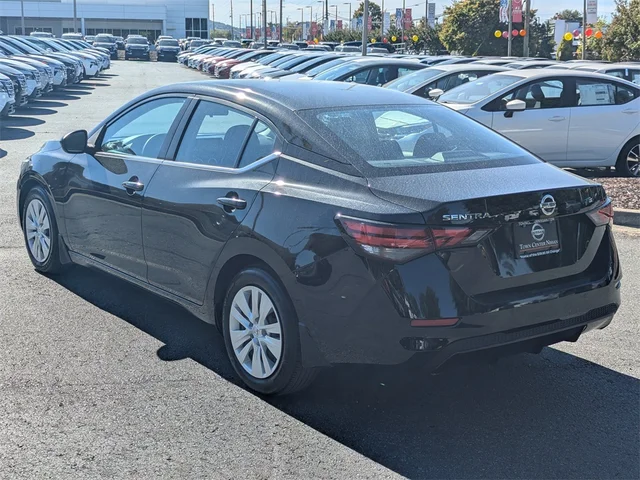 SEMINUEVOS NISSAN Sentra at Kennesaw, in Town Center Nissan
