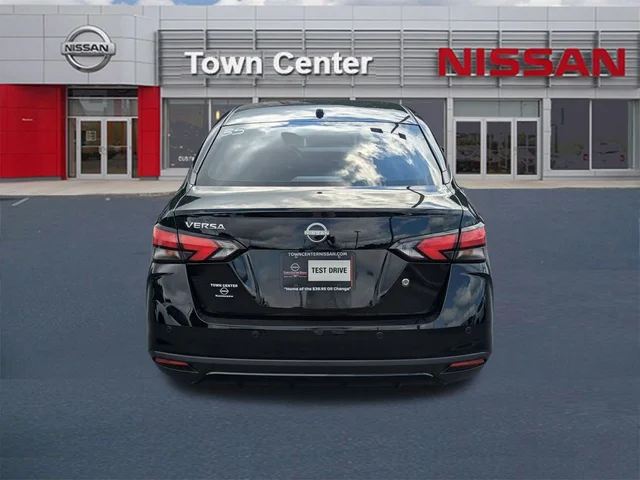 SEMINUEVOS NISSAN Versa a Estados en autogozo