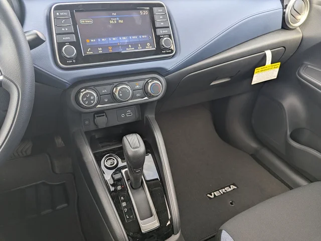 Nuevos NISSAN VERSA à Estados chez autogozo
