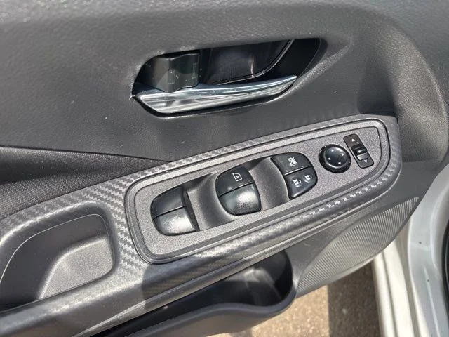 SEMINUEVOS NISSAN Versa a Estados en autogozo