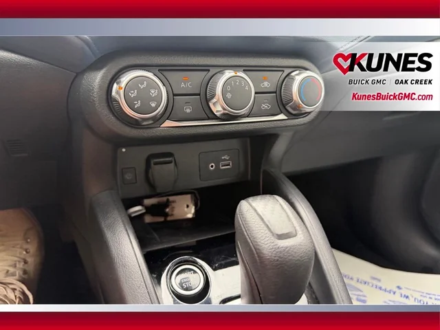 SEMINUEVOS NISSAN Versa a Estados en autogozo