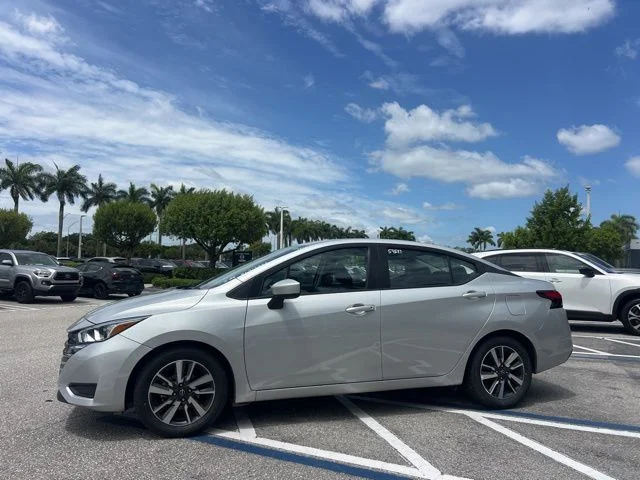 SEMINUEVOS NISSAN Versa a Estados en autogozo