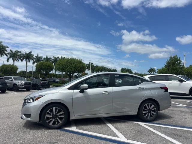 SEMINUEVOS NISSAN Versa a Estados en autogozo