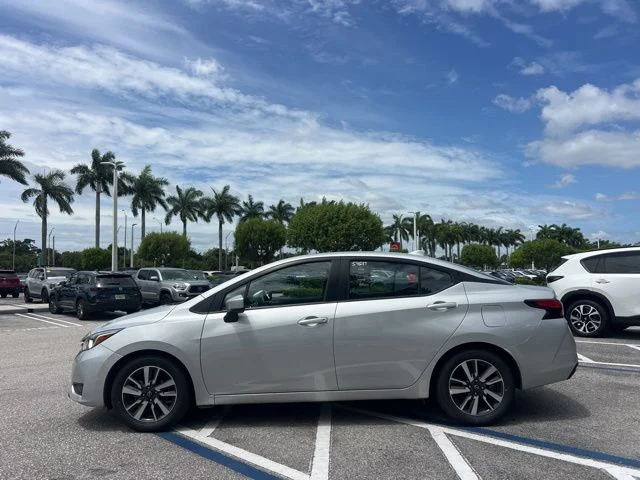 SEMINUEVOS NISSAN Versa a Estados en autogozo