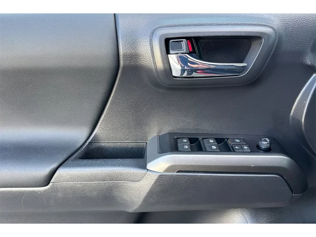 Used TOYOTA Tacoma at San Francisco in izmo Kia