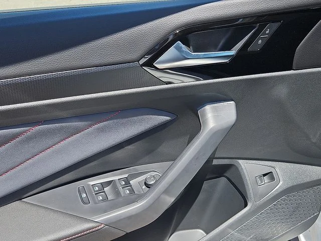 Nuevos VOLKSWAGEN JETTA GLI à Estados chez autogozo