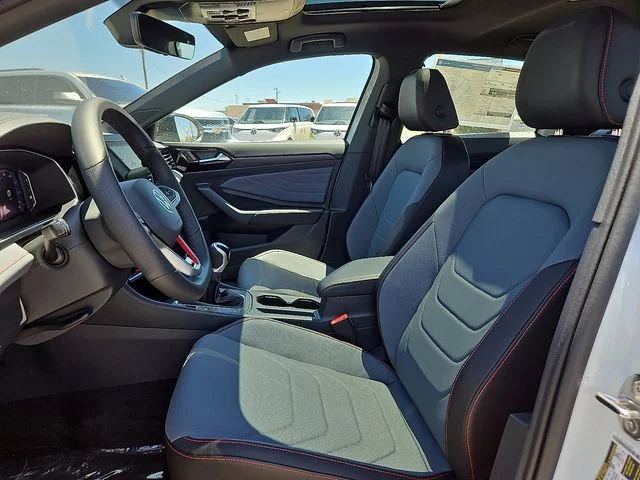 Nuevos VOLKSWAGEN JETTA GLI à Estados chez autogozo