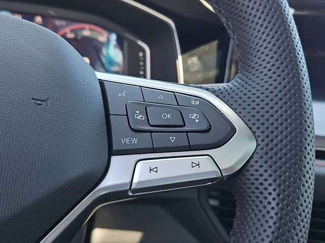 Nuevos VOLKSWAGEN JETTA GLI à Estados chez autogozo
